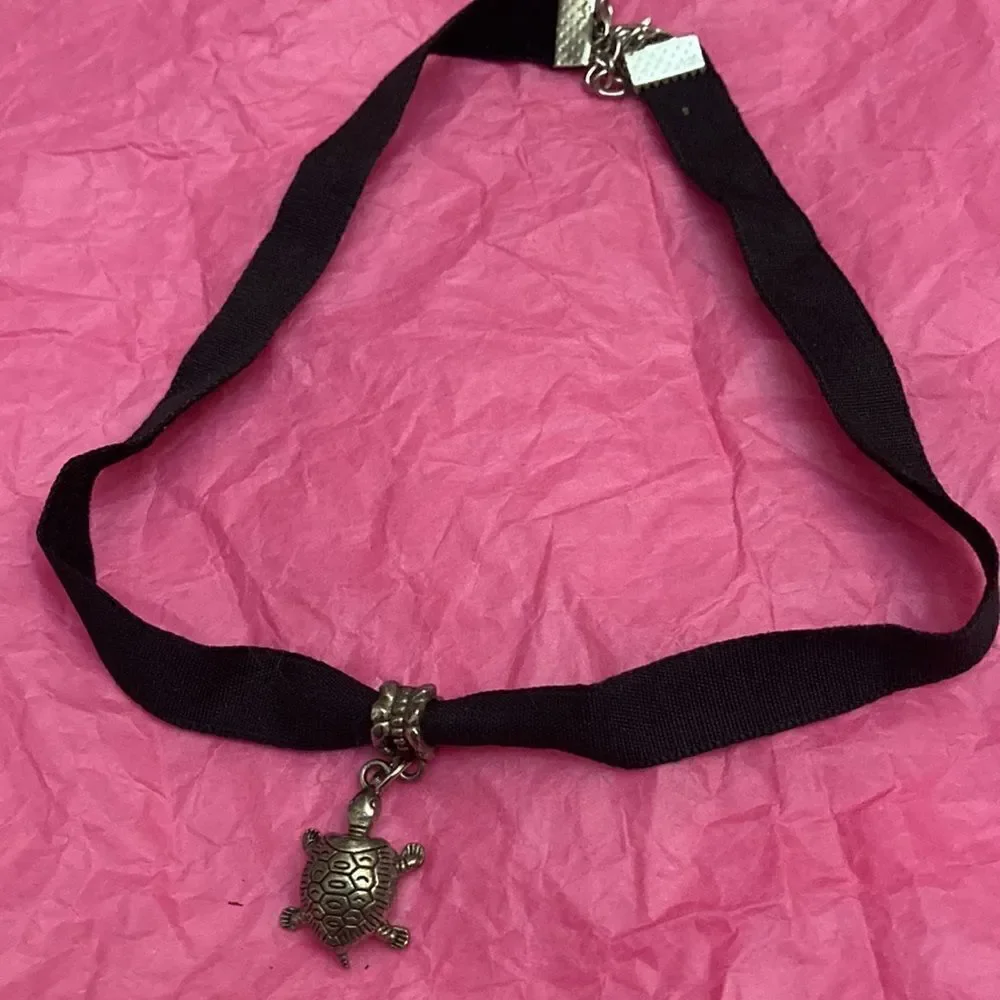 Tortoise choker necklace